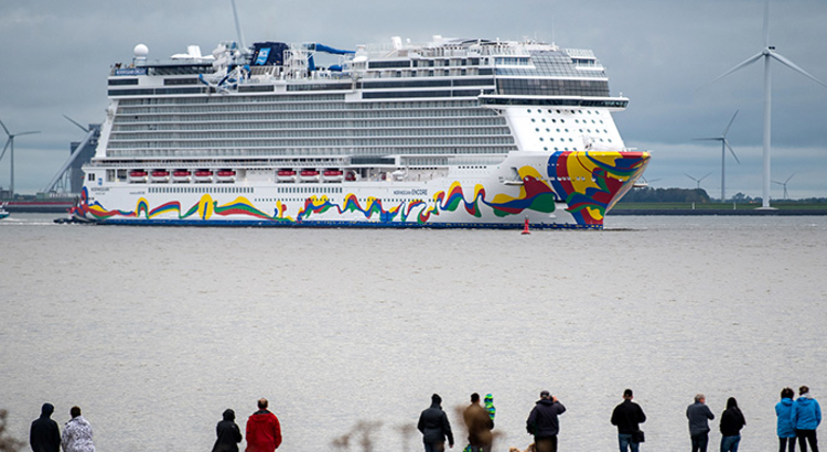 Norwegian Encore auf der Ems Foto NCL David Hecker